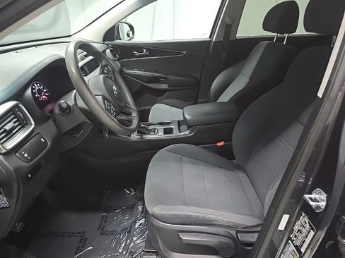 Used 2018 Kia Sorento AWD image 16