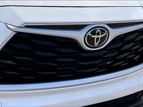 Used 2021 Toyota Highlander XLE image 33