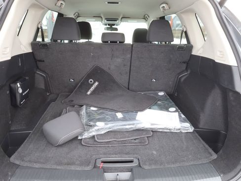 Used 2024 Nissan Rogue SV image 19