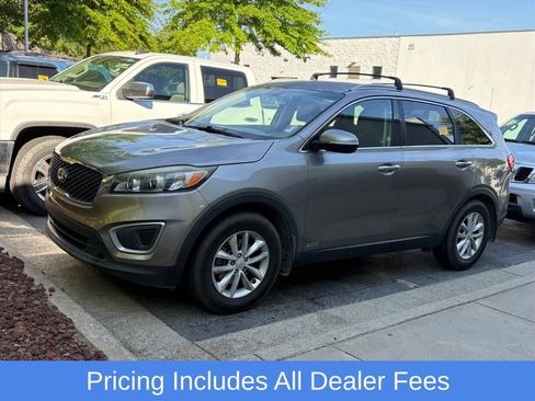 Used 2017 Kia Sorento AWD w/ LX Convenience Package image 4