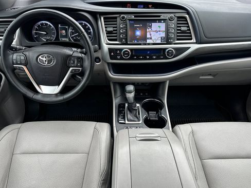 Used 2017 Toyota Highlander Limited image 17