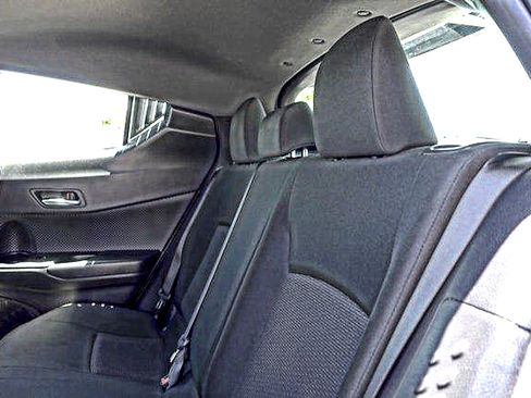 Used 2019 Toyota C-HR XLE FWD image 22