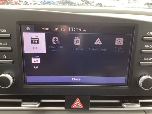Used 2024 Hyundai Elantra SE FWD image 4