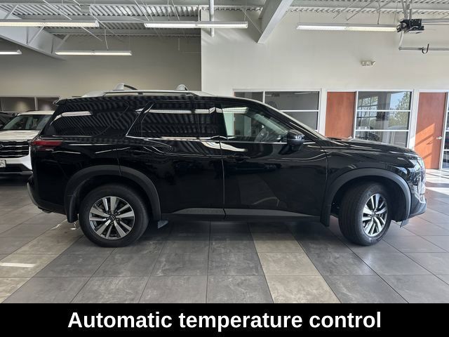Used 2025 Nissan Pathfinder SL AWD/4WD image 8