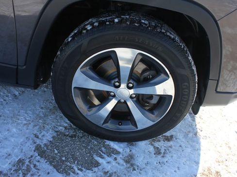 Used 2019 Jeep Cherokee Limited AWD/4WD image 47