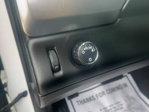 Used 2020 Chevrolet Suburban LT RWD image 15