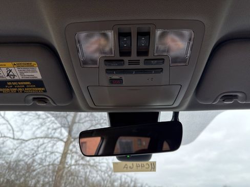 Used 2019 Toyota Highlander Limited image 25