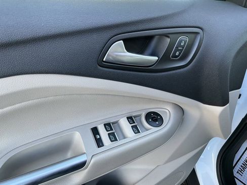 Used 2019 Ford Escape SEL image 16