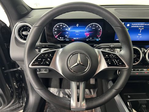 Used 2026 Mercedes-Benz GLB 250 4MATIC image 19