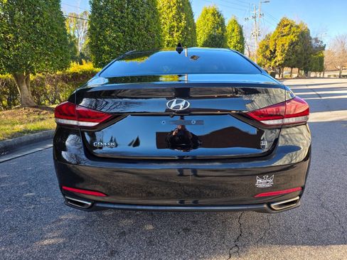 Used 2016 Hyundai Genesis 3.8 image 4