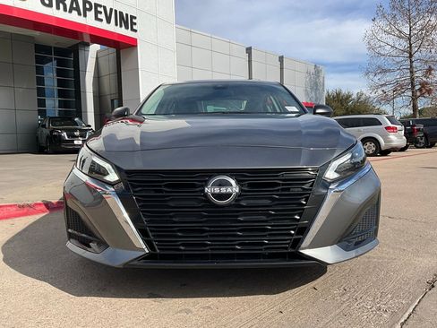 Used 2025 Nissan Altima 2.5 SV image 4