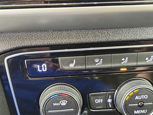 Used 2022 Volkswagen Atlas Cross Sport SEL R-Line image 25