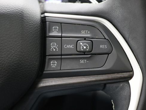 Used 2023 Jeep Grand Cherokee L Limited w/ Luxury Tech Group II image 22