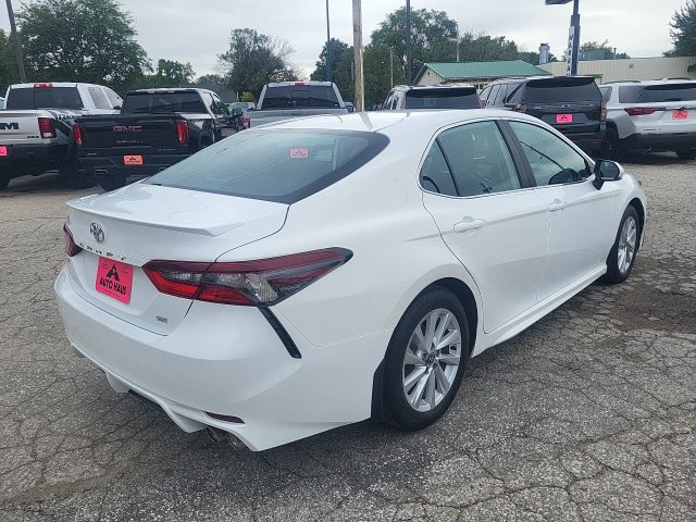 Used 2024 Toyota Camry SE FWD image 8