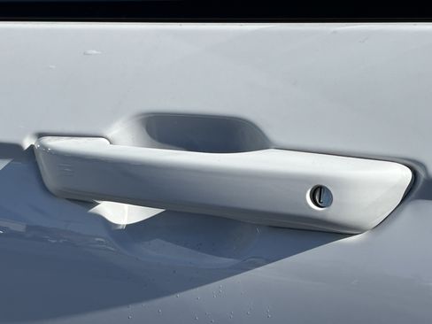 Used 2023 Jeep Grand Cherokee Laredo image 28