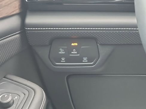 Used 2024 Volkswagen Atlas SEL image 33