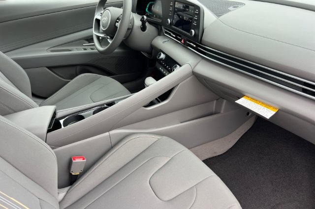 New 2026 Hyundai Elantra Hybrid FWD image 14