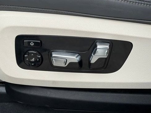 Certified 2023 BMW X7 M60i w/ Executive Package image 21