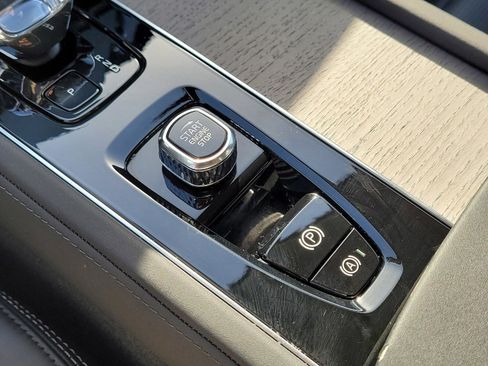 Certified 2025 Volvo XC90 T8 Ultra w/ Protection Package Premier image 27