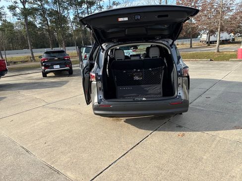 New 2026 Toyota Sienna XLE image 33