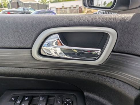 Used 2021 Jeep Grand Cherokee Laredo image 11