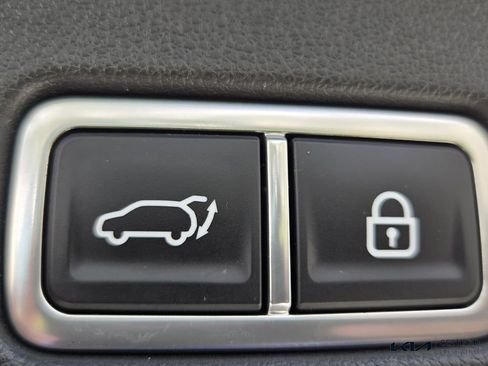 Certified 2023 Kia Sorento SX FWD image 16