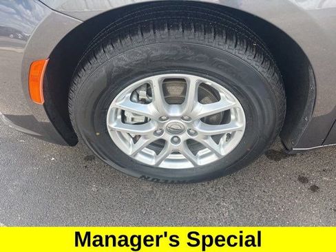 Used 2023 Chrysler Pacifica Touring-L FWD image 46