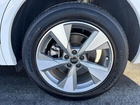 Used 2024 Audi Q5 Premium w/ Convenience Package image 26