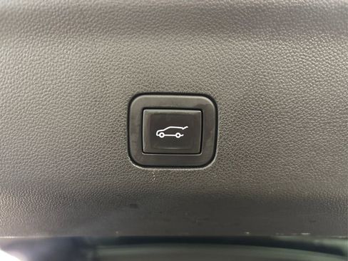 Used 2023 GMC Yukon Denali Ultimate image 14