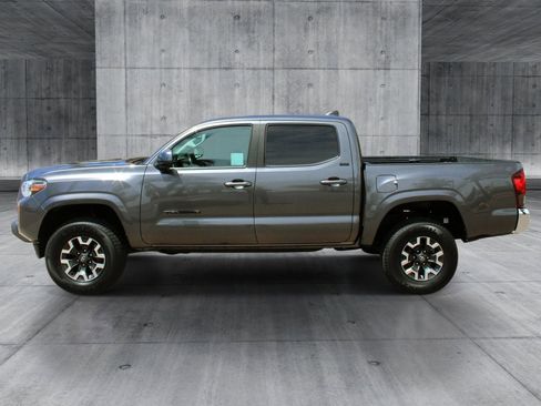 Used 2020 Toyota Tacoma SR5 RWD image 2