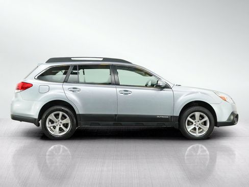 Used 2013 Subaru Outback 2.5i Limited AWD/4WD image 6
