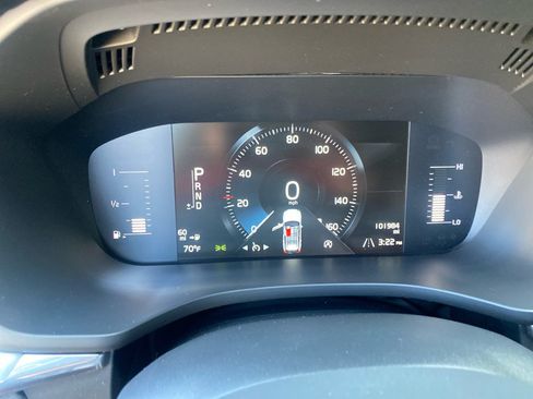 Used 2019 Volvo XC60 T6 Momentum w/ Premium Package AWD/4WD image 13