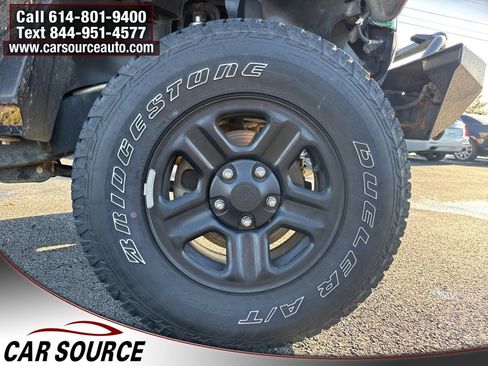 Used 2018 Jeep Wrangler Sahara w/ Connectivity Group image 29