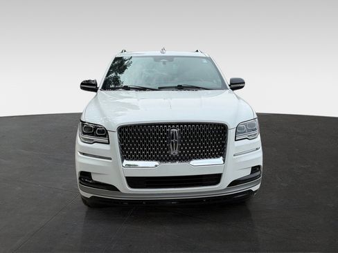 Used 2024 Lincoln Navigator Premiere AWD/4WD image 8