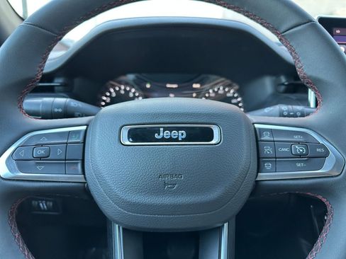 Used 2025 Jeep Compass Trailhawk w/ Trailer Tow Group image 27