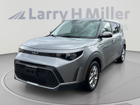 Used 2025 Kia Soul LX w/ LX Technology Package FWD image 1