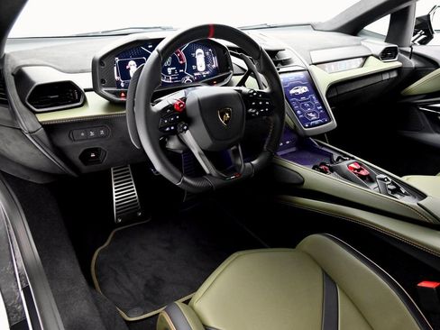 Used 2025 Lamborghini Revuelto AWD/4WD image 6