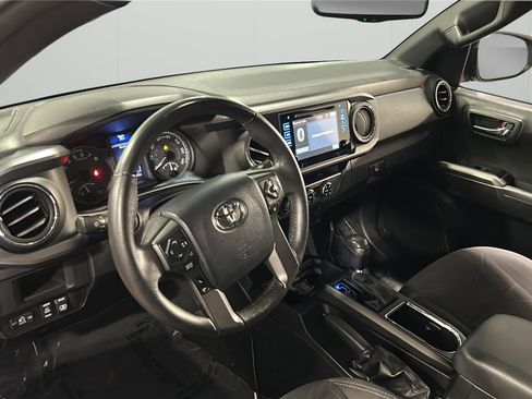 Used 2017 Toyota Tacoma TRD Sport w/ Tow Package AWD/4WD image 22