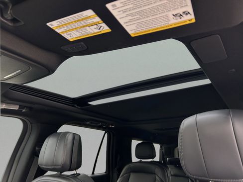 New 2025 Lincoln Navigator L Reserve w/ Jet Appearance Package AWD/4WD image 19