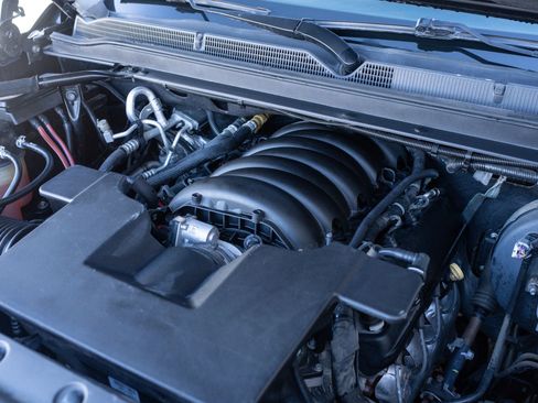 Used 2018 GMC Yukon Denali w/ Denali Ultimate Package image 8