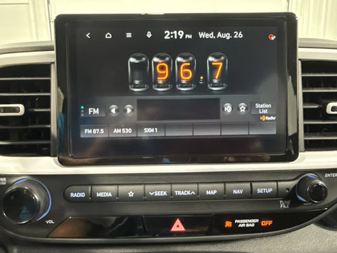 Used 2022 Hyundai Venue Limited FWD image 27