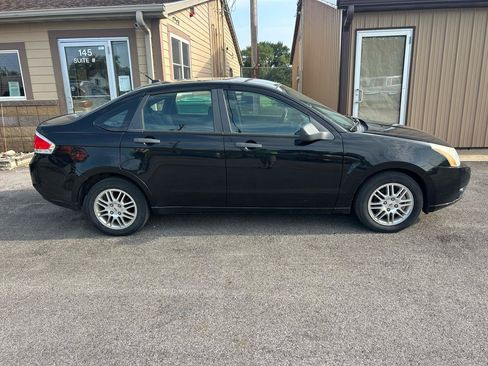 Used 2010 Ford Focus SE FWD image 4