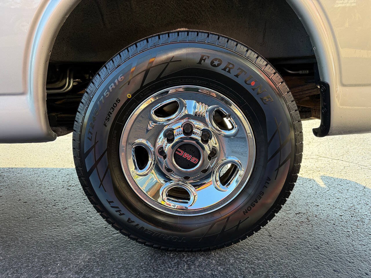 Used 2018 GMC Savana 3500 LT w/ LT Preferred Equipment Group RWD image 9