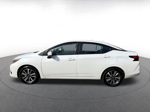 Used 2025 Nissan Versa SV image 9