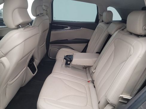 Used 2017 Lincoln MKX Reserve w/ Lincoln MKX Climate Package FWD image 18