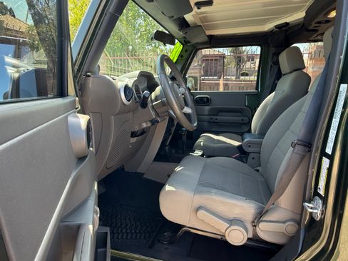 Used 2008 Jeep Wrangler Unlimited Sahara AWD/4WD image 6