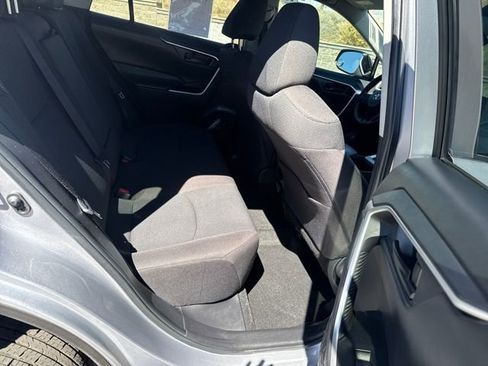 Used 2022 Toyota RAV4 LE w/ Carpet Mat Package (TMS) image 12