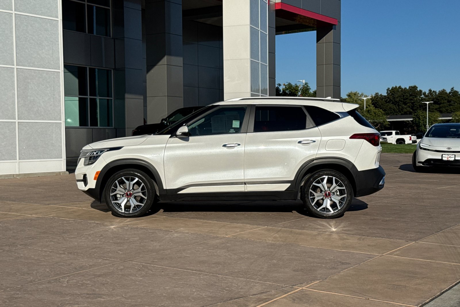 Used 2023 Kia Seltos SX w/ SX Sunroof Package AWD/4WD image 7