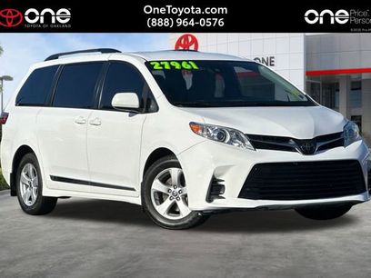Used 2020 Toyota Sienna LE w/ Carpet Mat Package