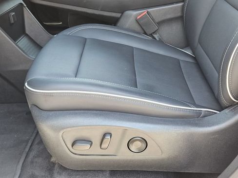 Used 2025 Buick Enclave Preferred FWD image 22